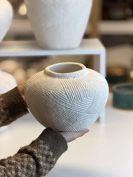 تحفة فازة مدور فخار  أبيض أحجام