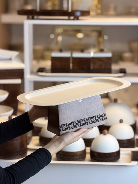 جاط فواكه مع قاعدة خشب نقشه اندلسي