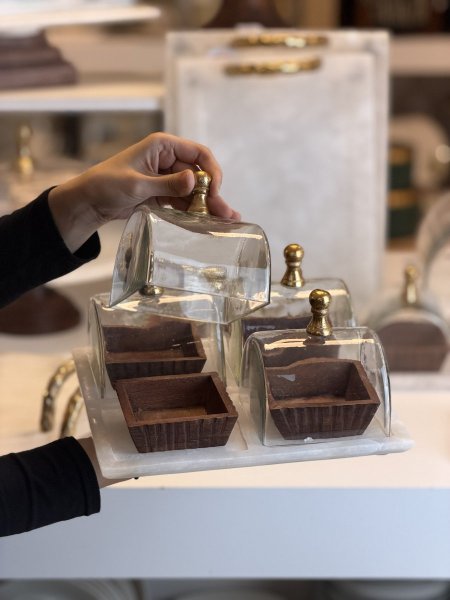 مضيفة ٤ عيون رخام الالباستر