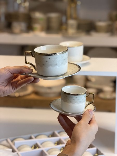 فناجين ابيض مرسم مع دهبي