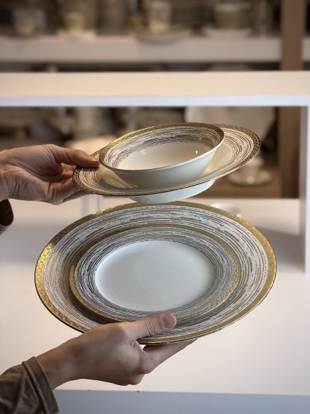 طقم سفره صحون ٢٤قطعه مدور اطار دهبي