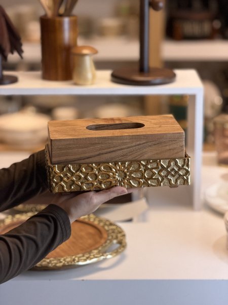 علبة محارم خشب مع نحاس هندي