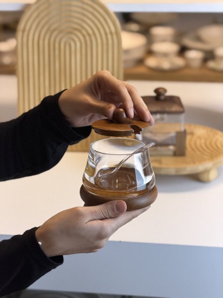 سكريه مع معلقه خشب مع اكراليك