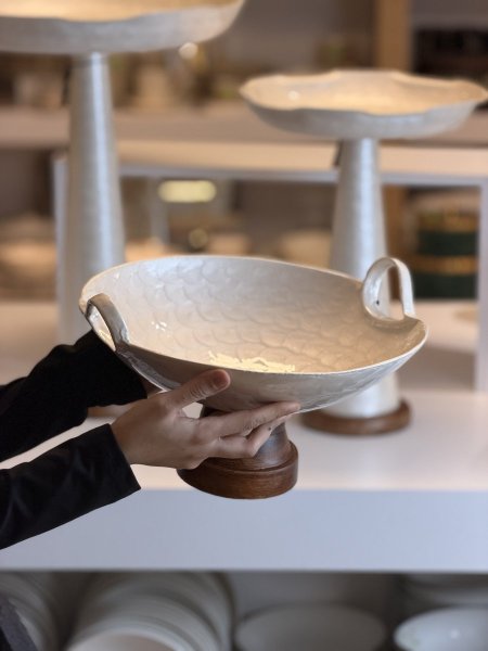 جاط فواكه وديكور عاجي مع قاعده