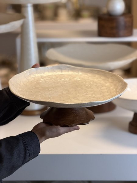 جاط مدور عاجي مع قاعده خشب