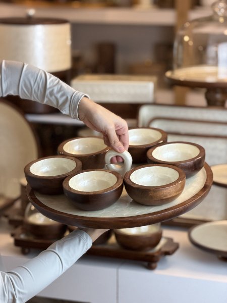 جاط مع ٦ صحون خشب مصدف ريزن قاعدة متحركه