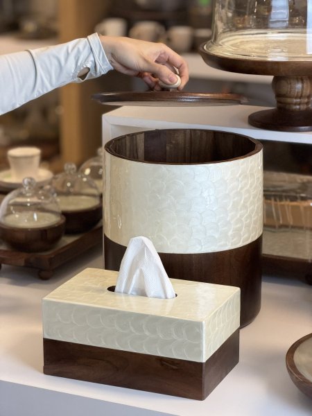 سلة مع محارم خشب مصدف ريزن