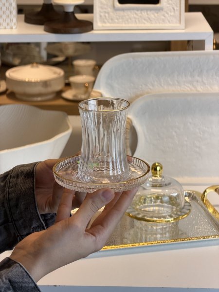 استكانات شاي وقرفة شفاف مع دهبي/٦