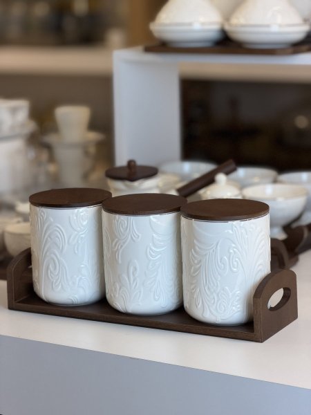 طقم سكريات حفر بورسلان ابيض مع قاعده خشب