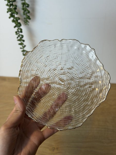 صحن حلو شفاف مع اطار دهبي