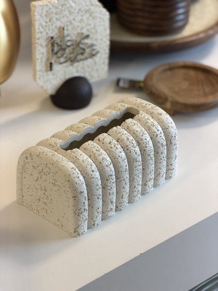 علبة محارم بولاريزن افوايت