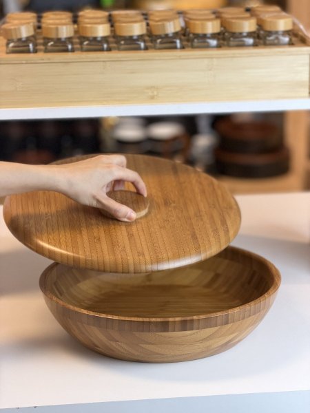 جاط مع غطاء خشبي كبير