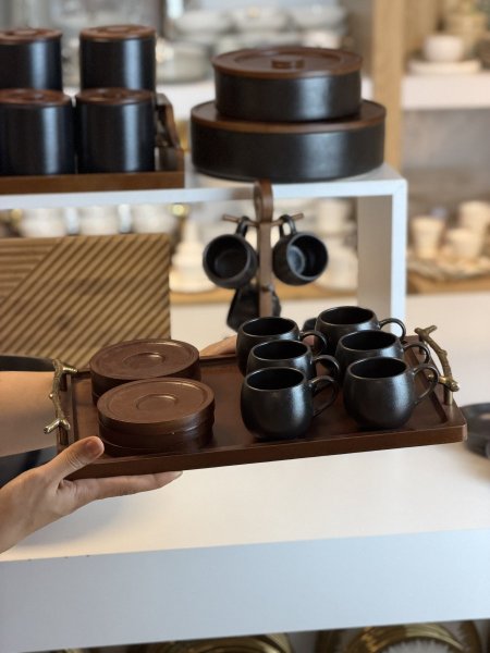 طقم قهوه اسود مع صنيه خشب