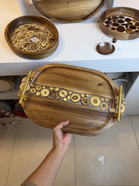 صنيه خشب مع يد دهبي ايبوكسي