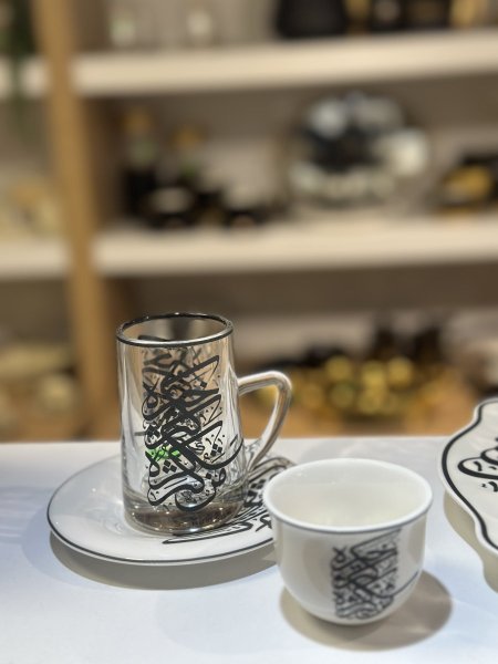 طقم استكانة شاي 18 قطعة خط عربي اسود